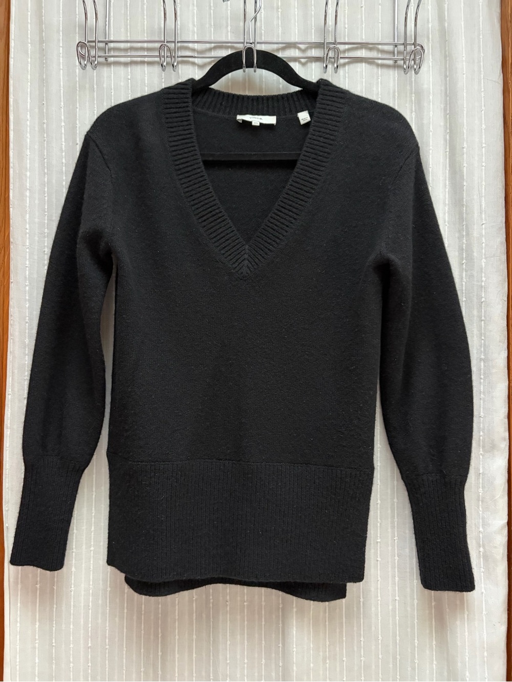 Vince 100% Cashmere V-Neck Black Sweater Size XXS Ribbed Trim Tunics